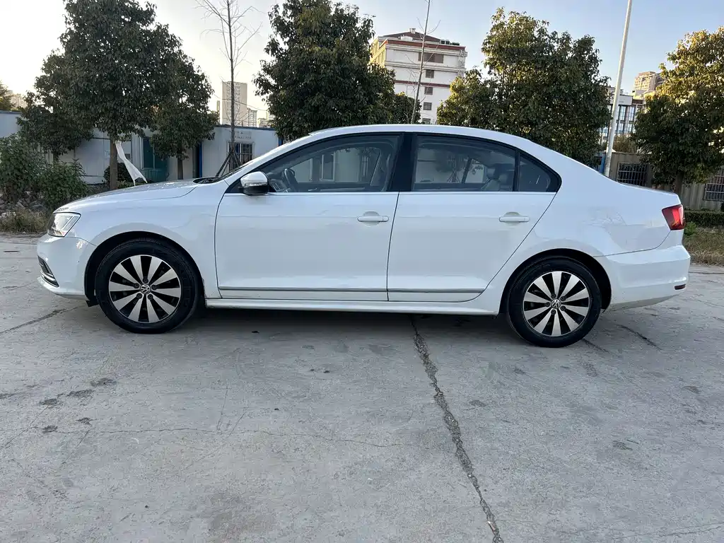 Volkswagen Sagitar 2018
