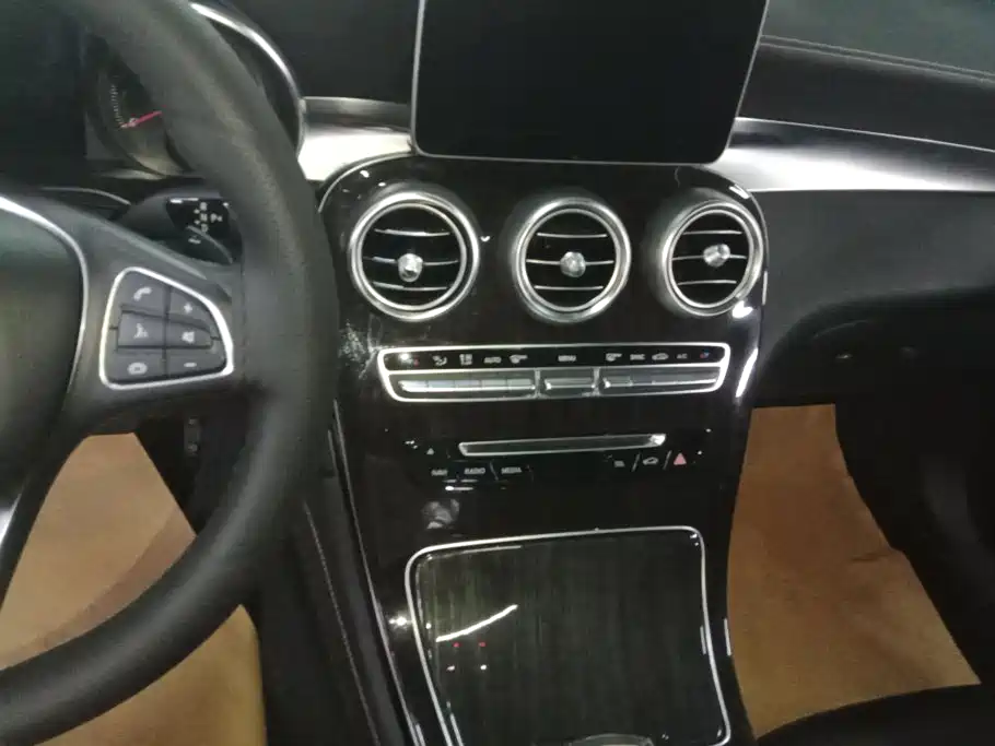 Mercedes-Benz GLC 2018 — фото 16