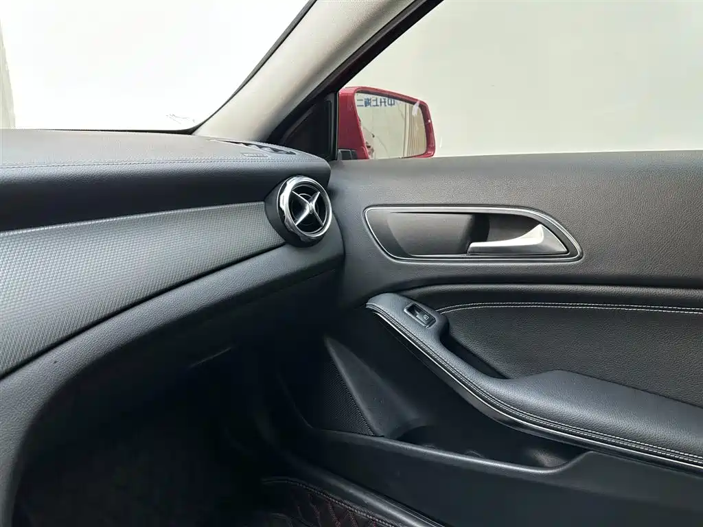Mercedes-Benz GLA 2017 — фото 14