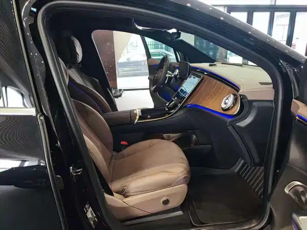 Mercedes-Benz EQE SUV 2025