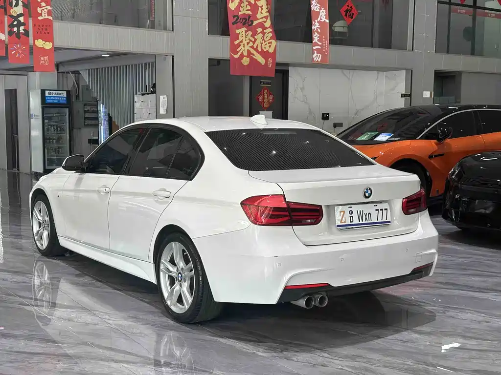 BMW 3 Series 2019 — фото 19