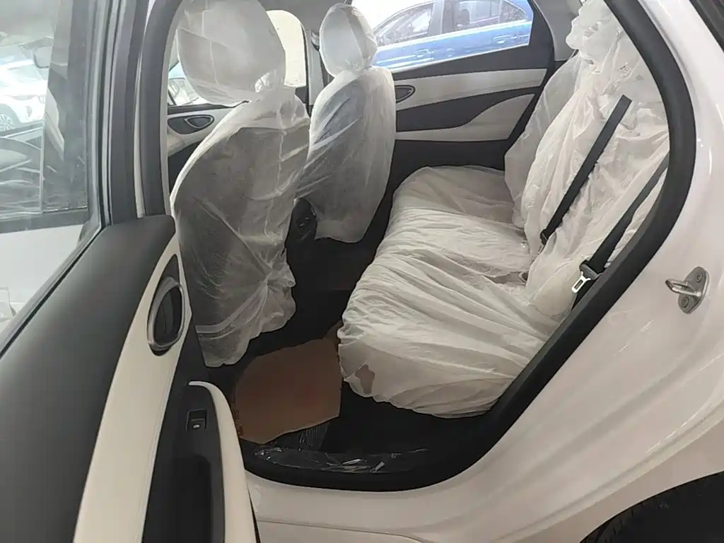 BYD Seal 05 DM-i 2026 — фото 13