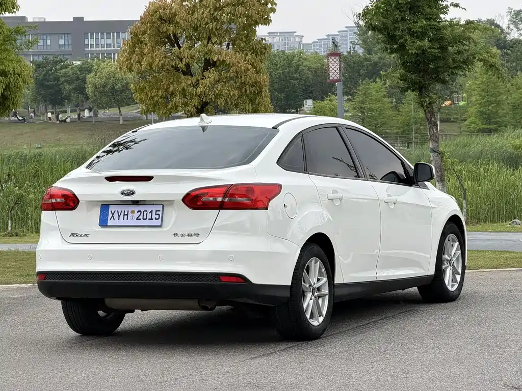 Ford Focus 2017 — фото 16