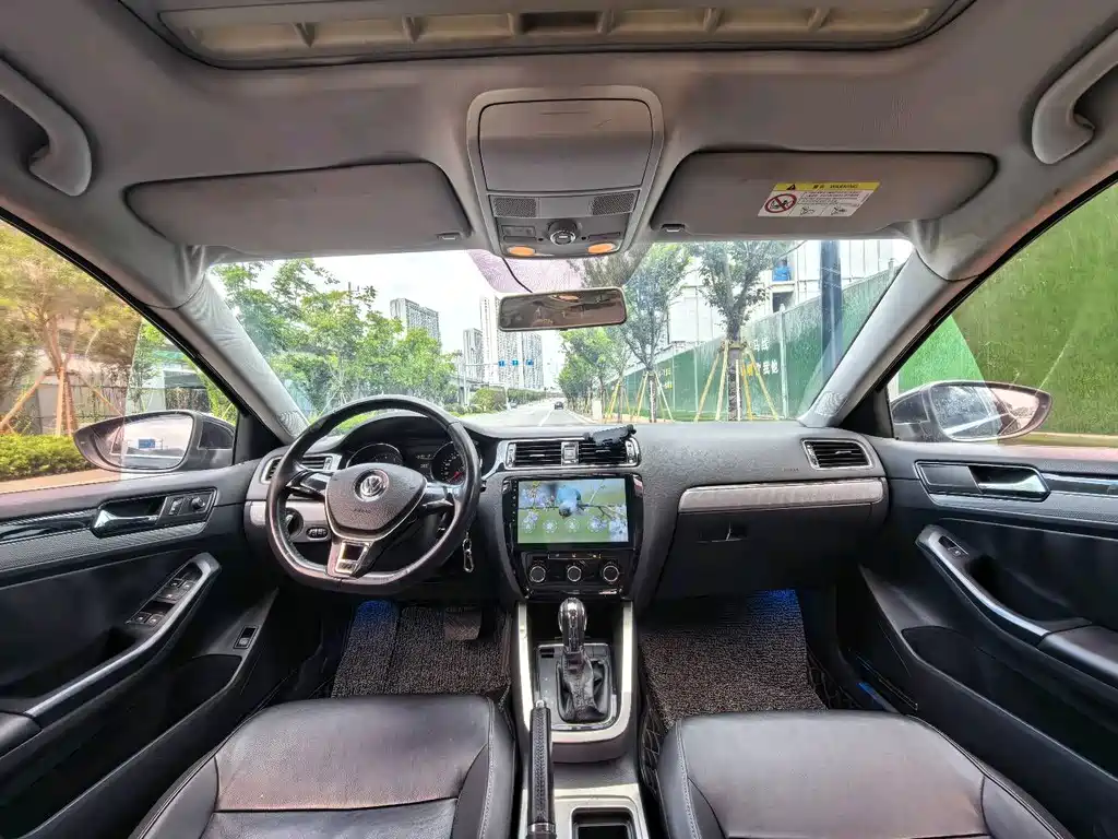 Volkswagen Sagitar 2016