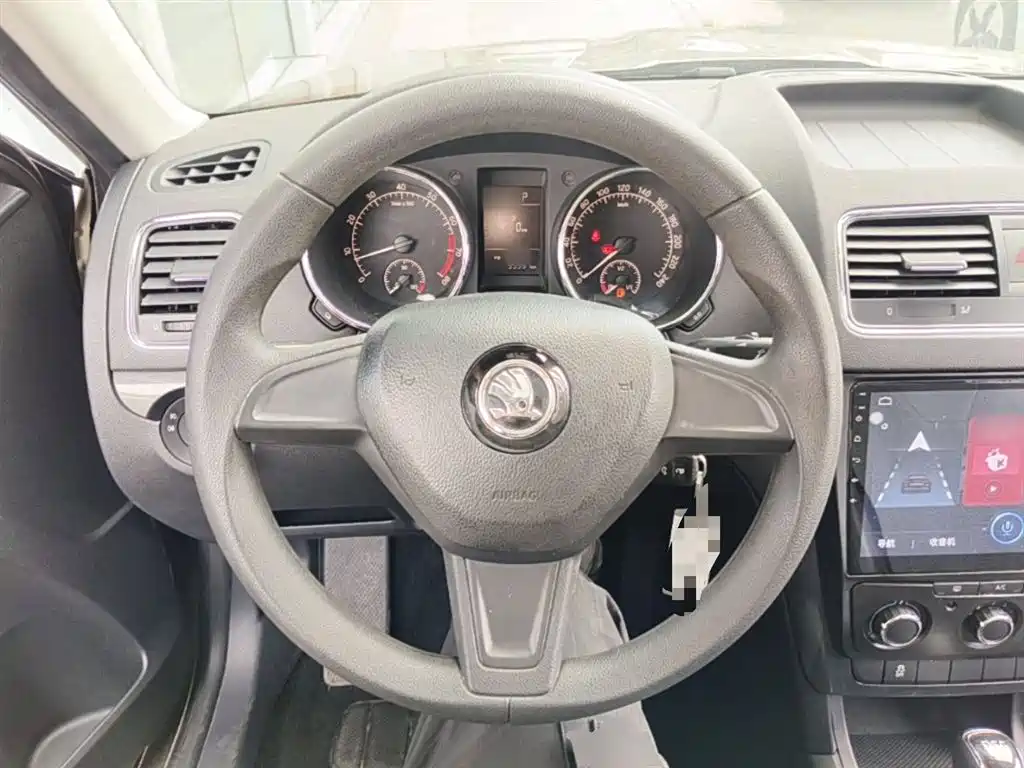 Skoda Yeti 2018 — фото 11