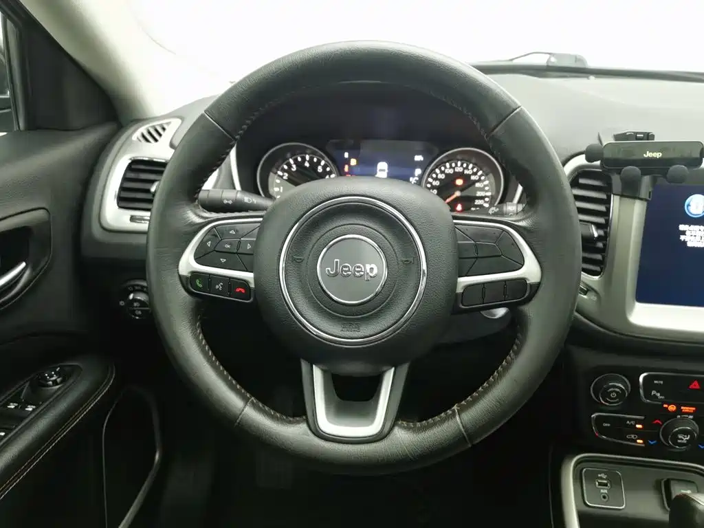 Jeep Compass 2019 — фото 11