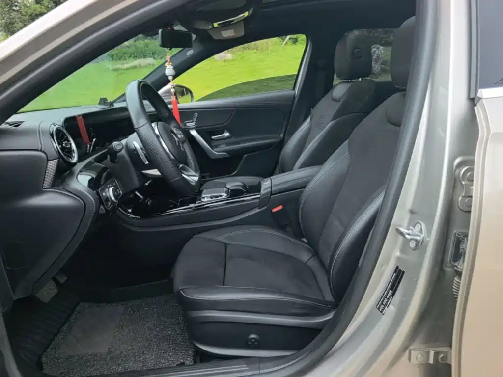 Mercedes-Benz A-Class 2019 — фото 15