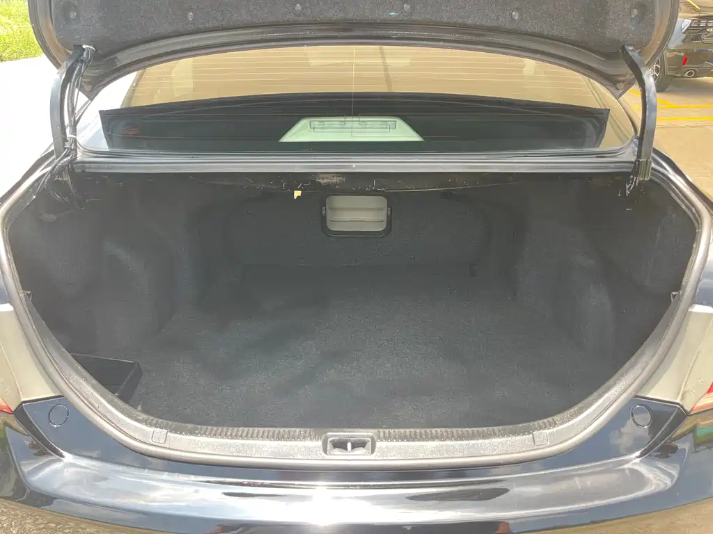 Toyota Camry 2010 — фото 21