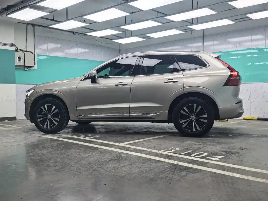 Volvo XC60 2023 — фото 5
