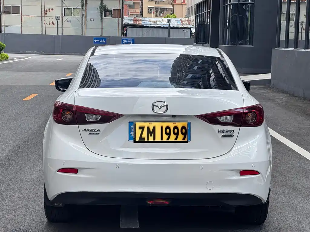 Mazda 3 Axela 2016