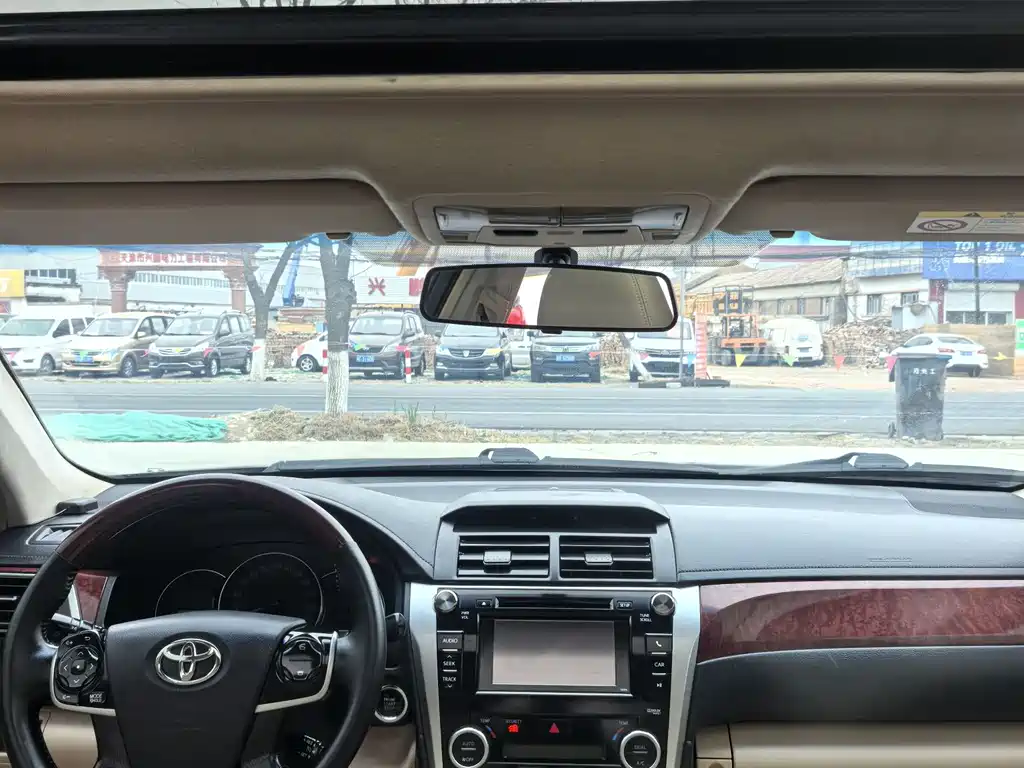 Toyota Camry 2013 — фото 10