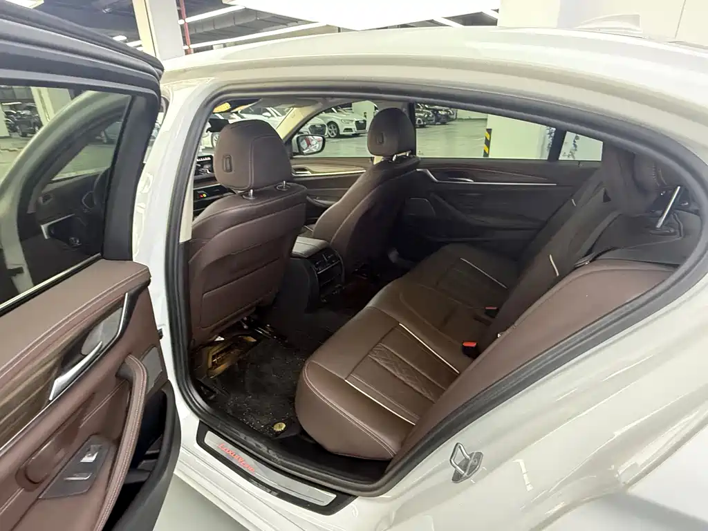 BMW 5 Series 2023 — фото 13