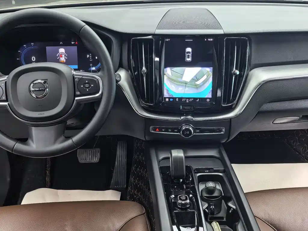 Volvo XC60 2023 — фото 14