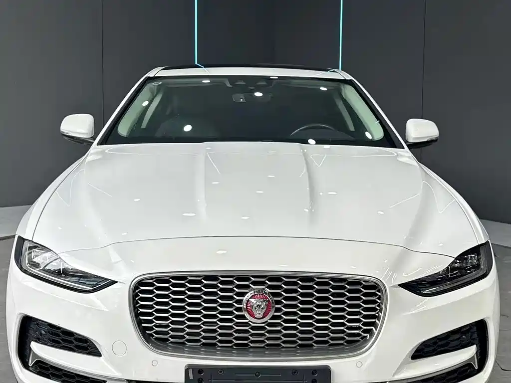 Jaguar XEL 2022 — фото 2