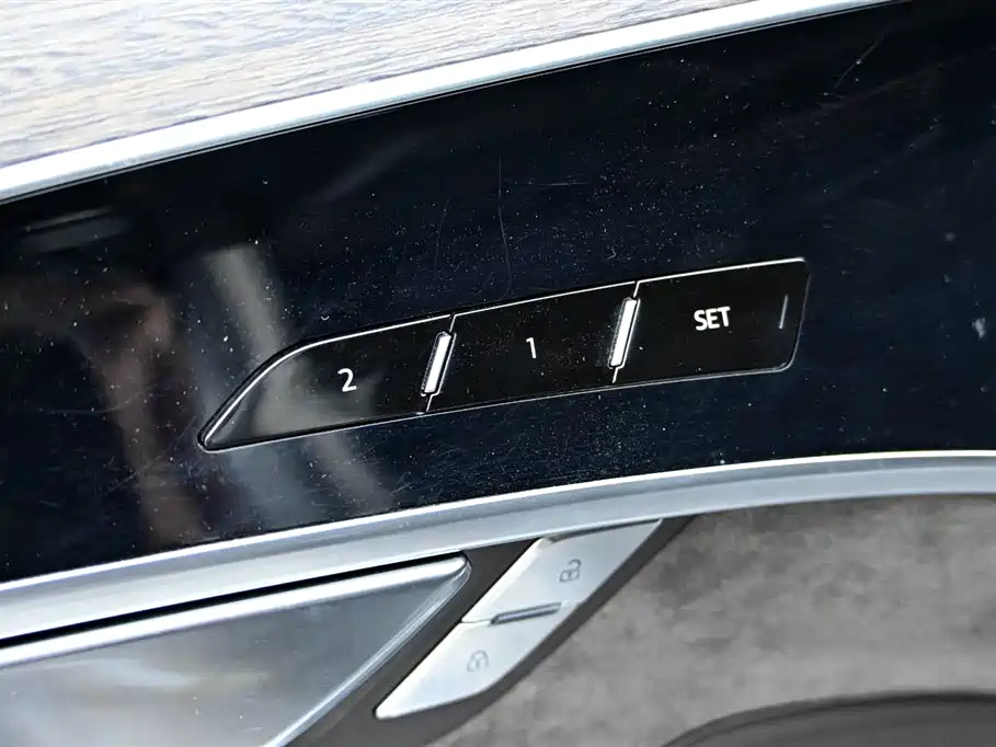 Audi A8 2019 — фото 25