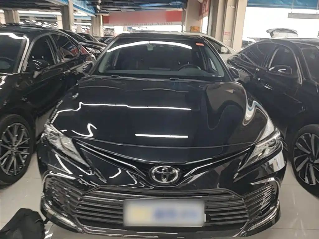Toyota Camry 2023 — фото 3