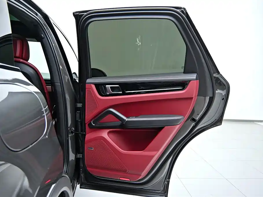 Porsche Cayenne Hybrid 2023 — фото 22