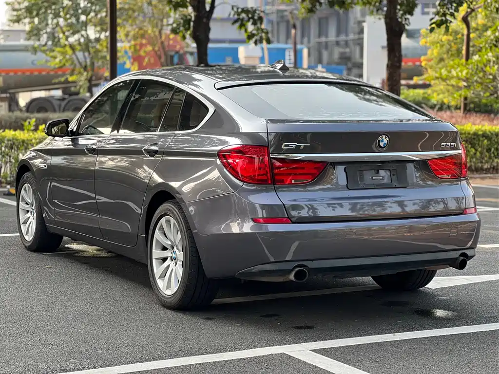 BMW 5 Series GT 2013 — фото 6