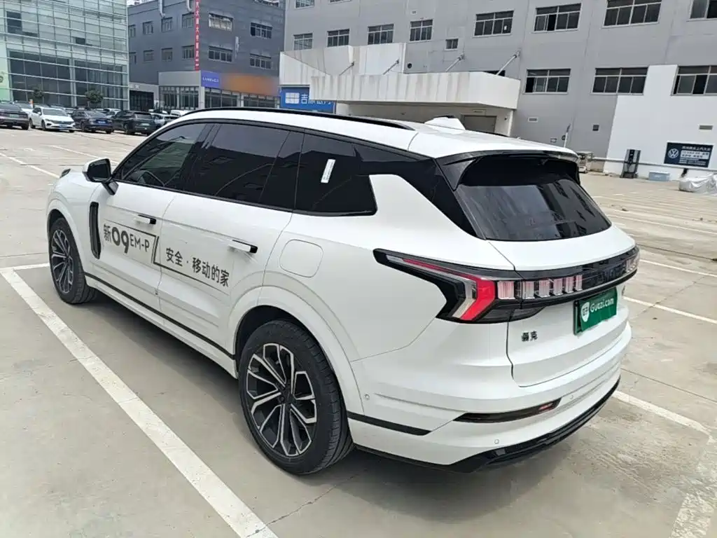 Lynk & Co 09 EM-P 2024