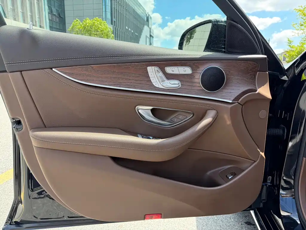 Mercedes-Benz E-Class 2023 — фото 5
