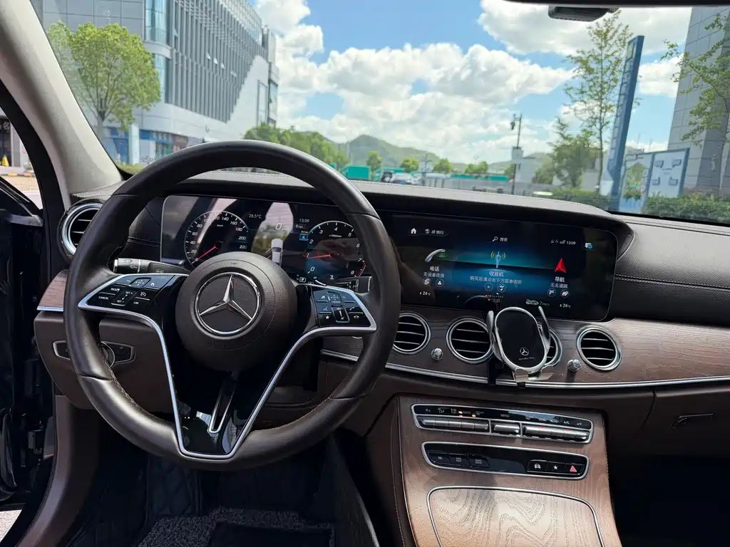 Mercedes-Benz E-Class 2023 — фото 10