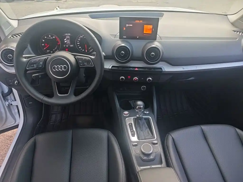 Audi Q2L 2020 — фото 10