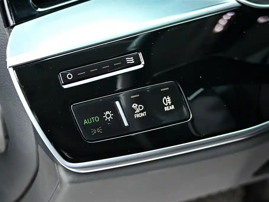 Audi A8 2019 — фото 27