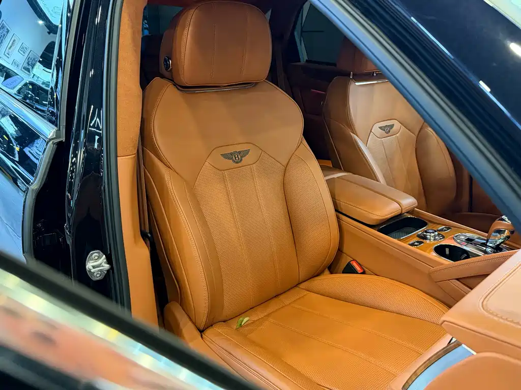 Bentley Bentayga 2021 — фото 17