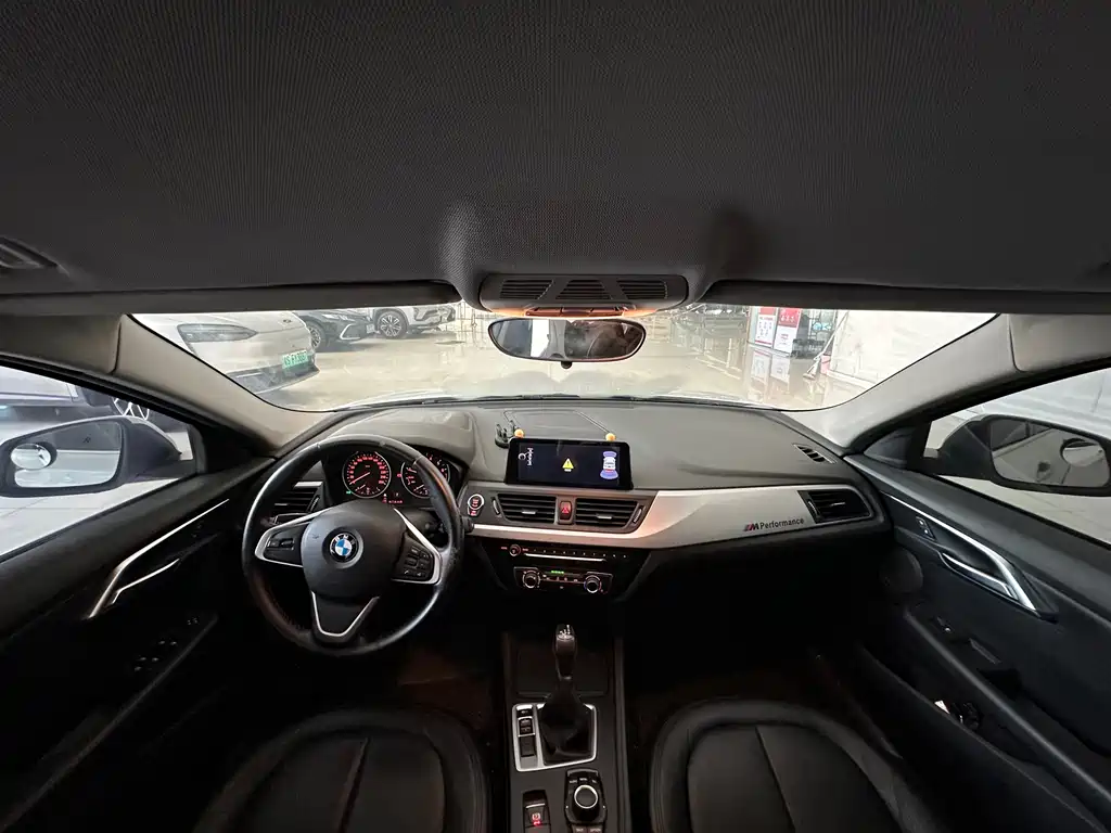 BMW 1 Series 2017 — фото 14