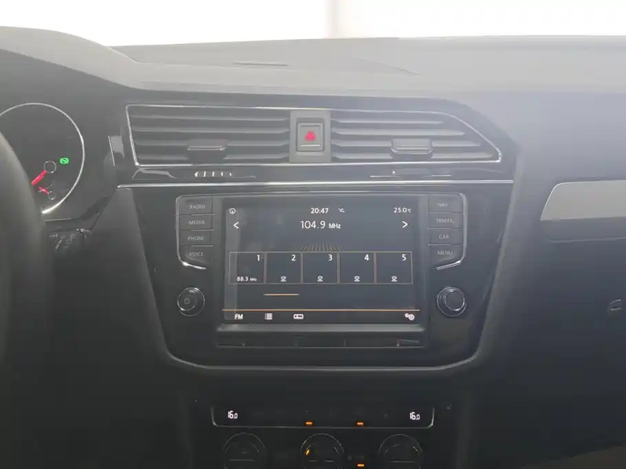 Volkswagen Tiguan L 2017 — фото 13