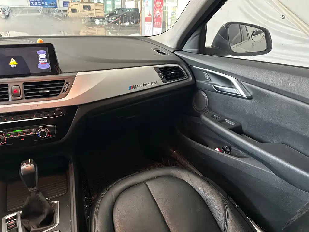 BMW 1 Series 2017 — фото 13