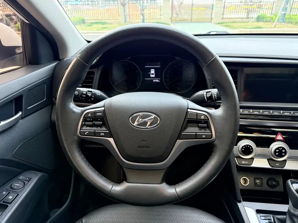 Hyundai Elantra 2020 — фото 7