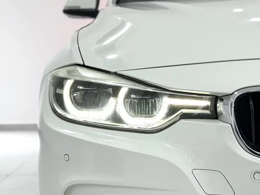 BMW 3 Series 2018 — фото 15