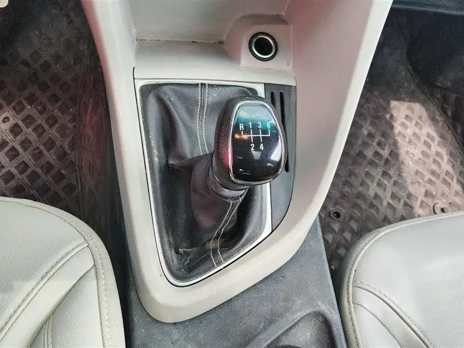 Buick Excelle 2017 — фото 16