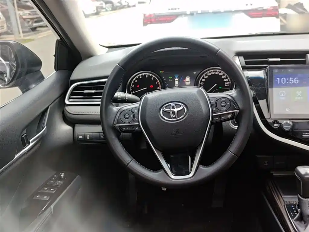 Toyota Camry 2018 — фото 11