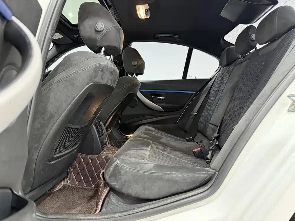 BMW 3 Series 2018 — фото 13