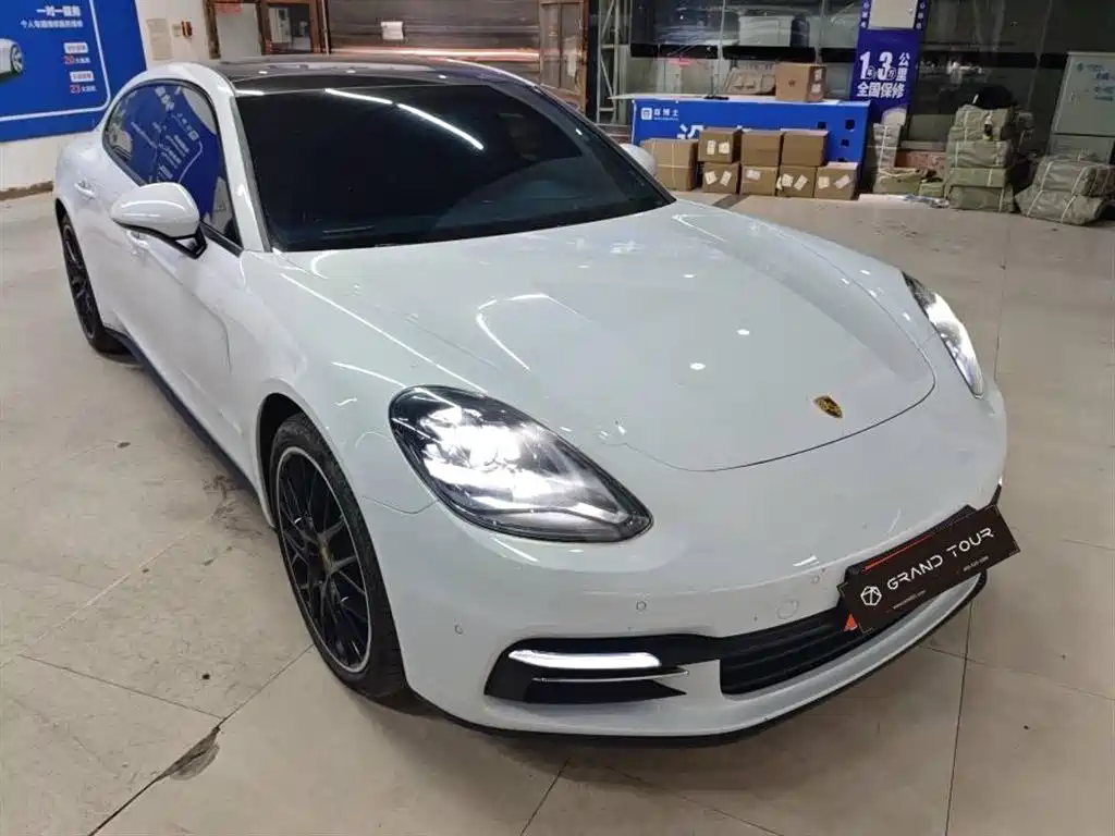 Porsche Panamera 2019 — фото 1