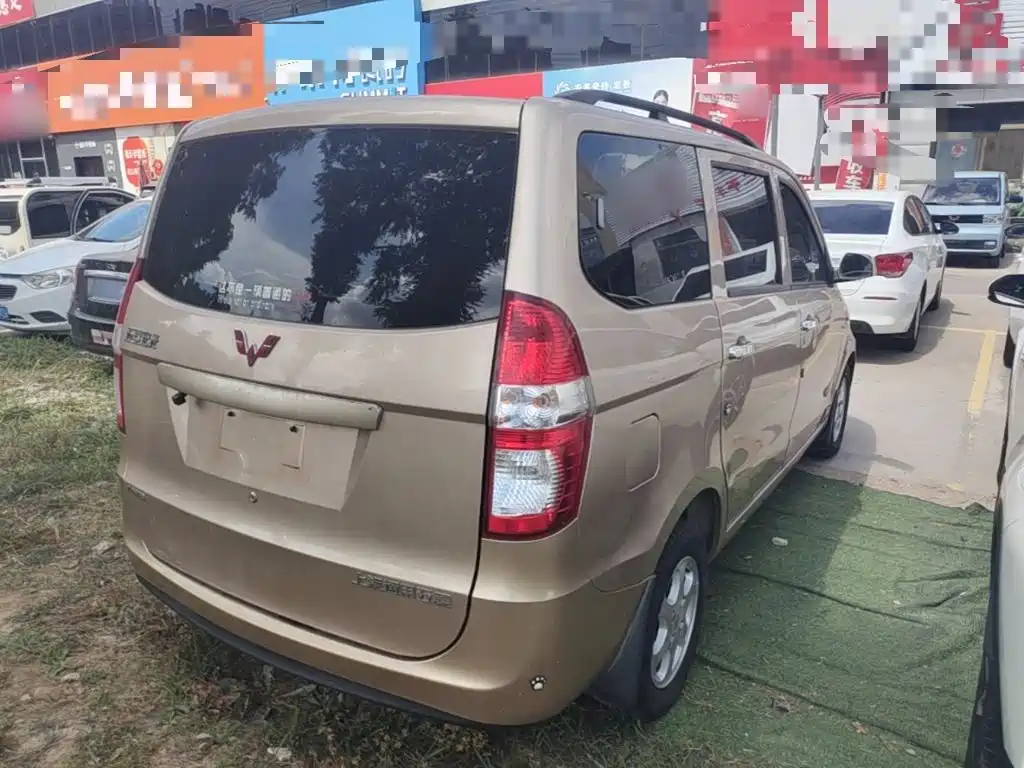 Wuling Hongguang 2015