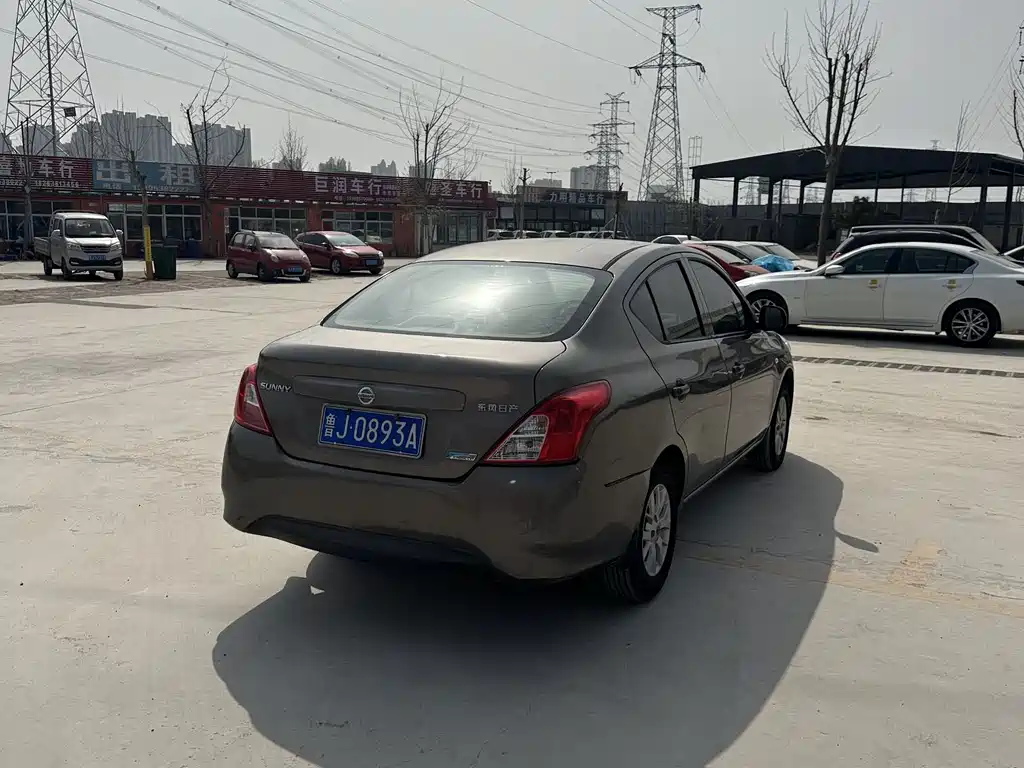 Nissan Sunny 2015 — фото 6