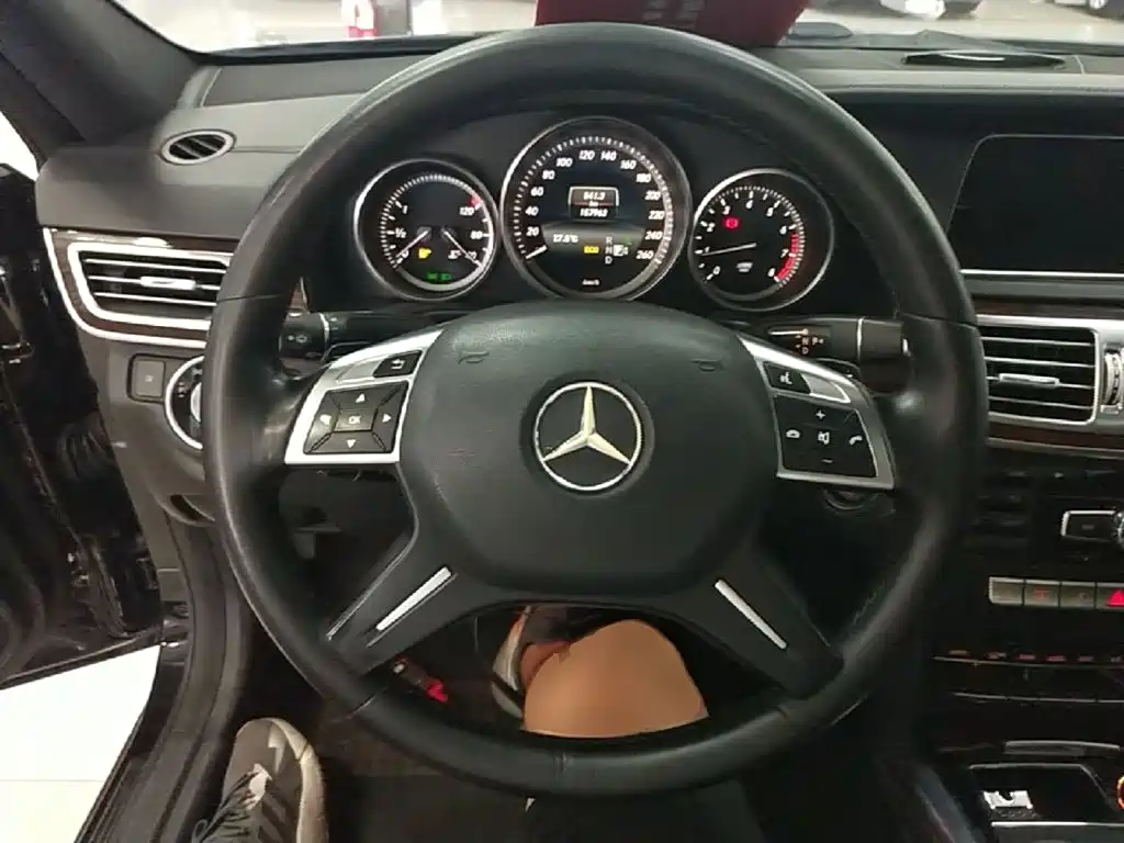 Mercedes-Benz E-Class 2015 — фото 11