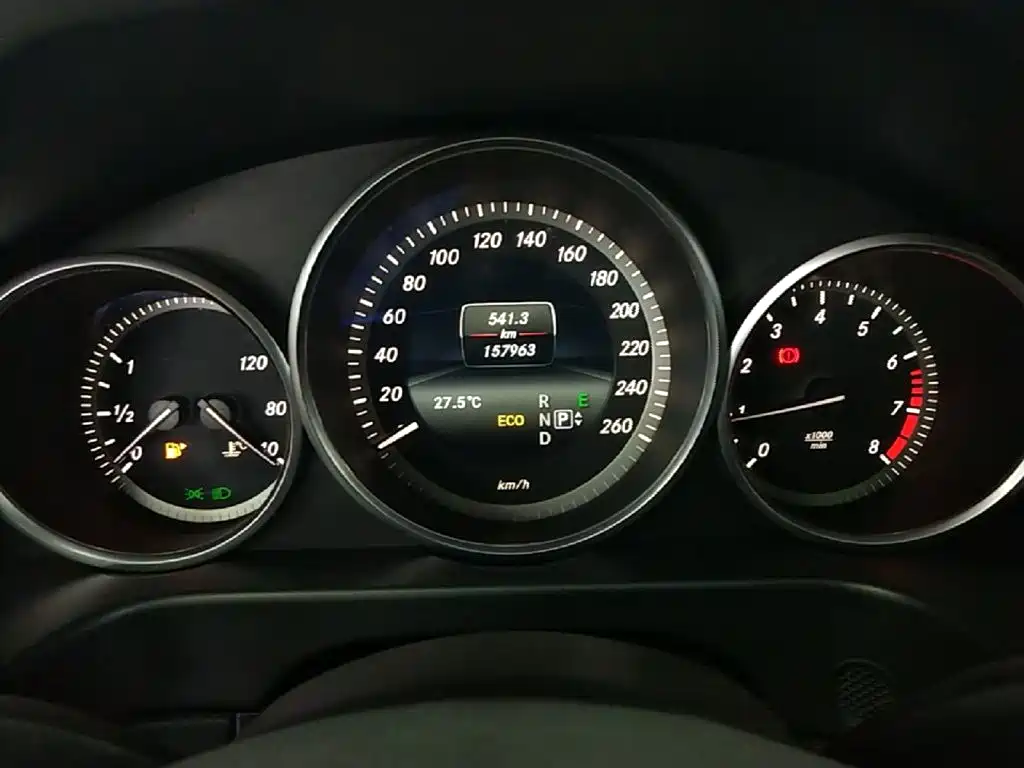 Mercedes-Benz E-Class 2015 — фото 12