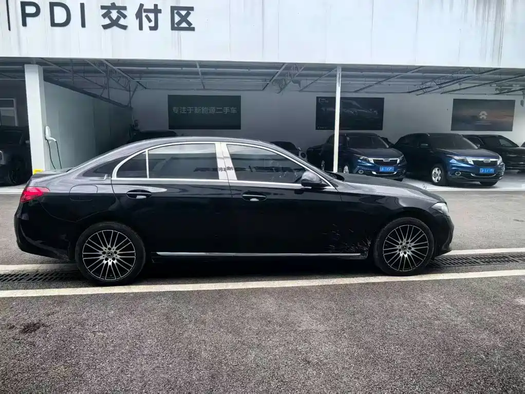 Mercedes-Benz C-Class 2024