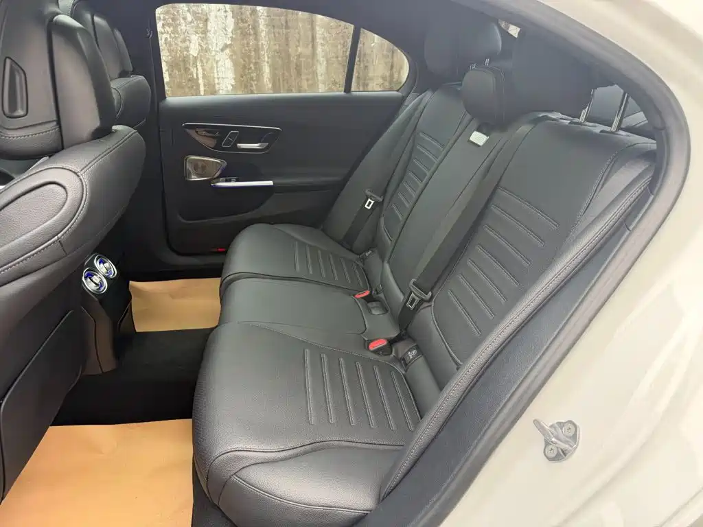 Mercedes-Benz C-Class 2023 — фото 12