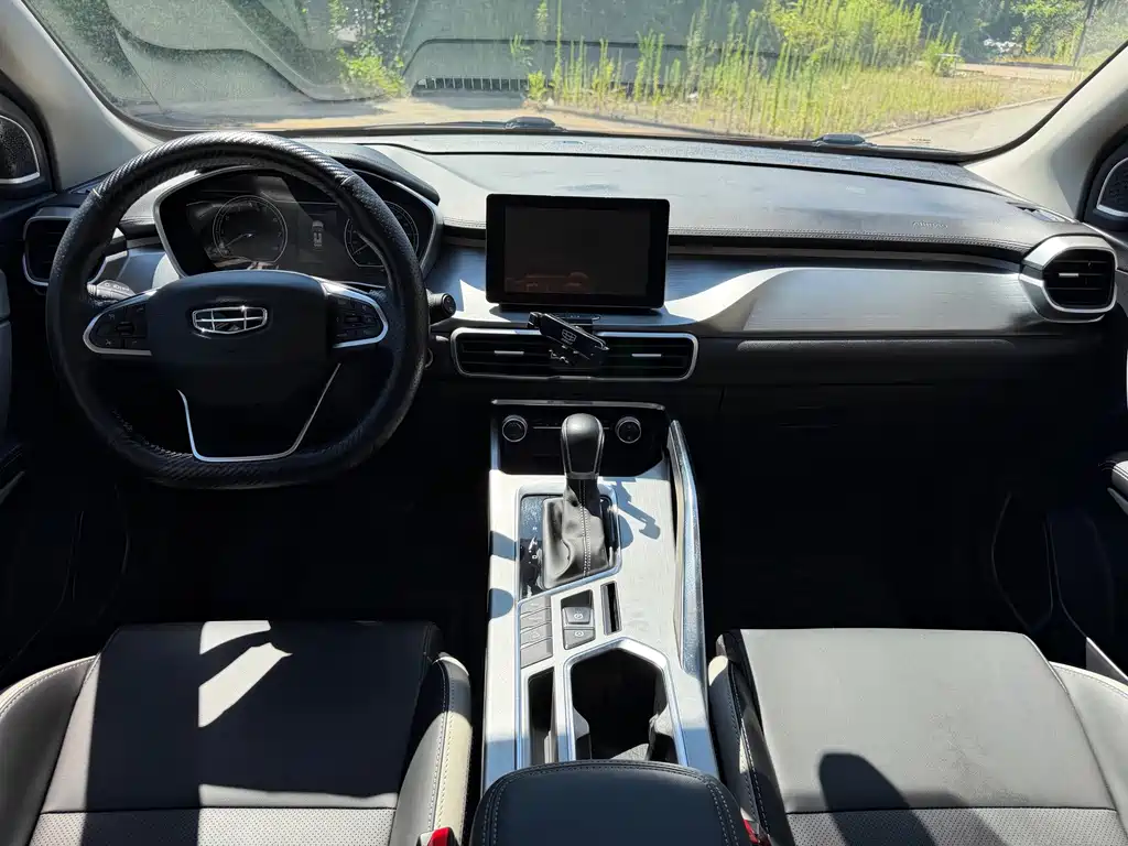 Geely Binyue 2020 — фото 11