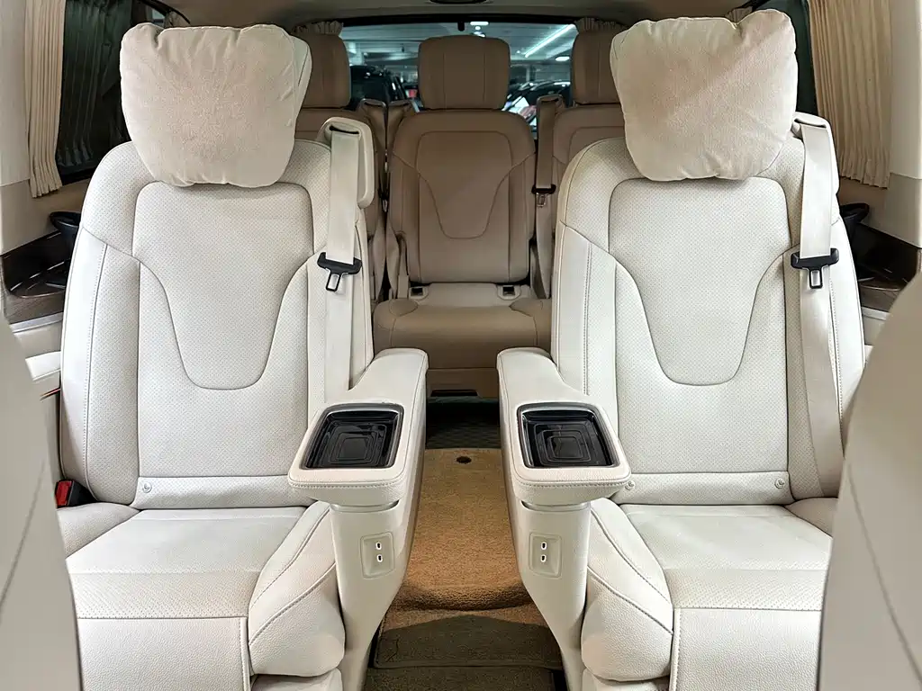Mercedes-Benz V-Class 2023 — фото 14