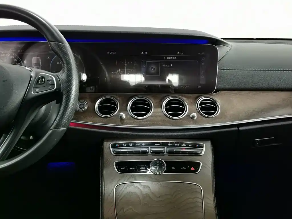 Mercedes-Benz E-Class 2018 — фото 12