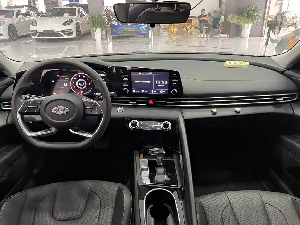 Hyundai Elantra 2021 — фото 20