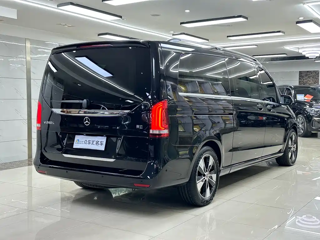 Mercedes-Benz V-Class 2023 — фото 4
