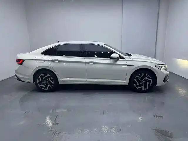 Volkswagen Sagitar 2022