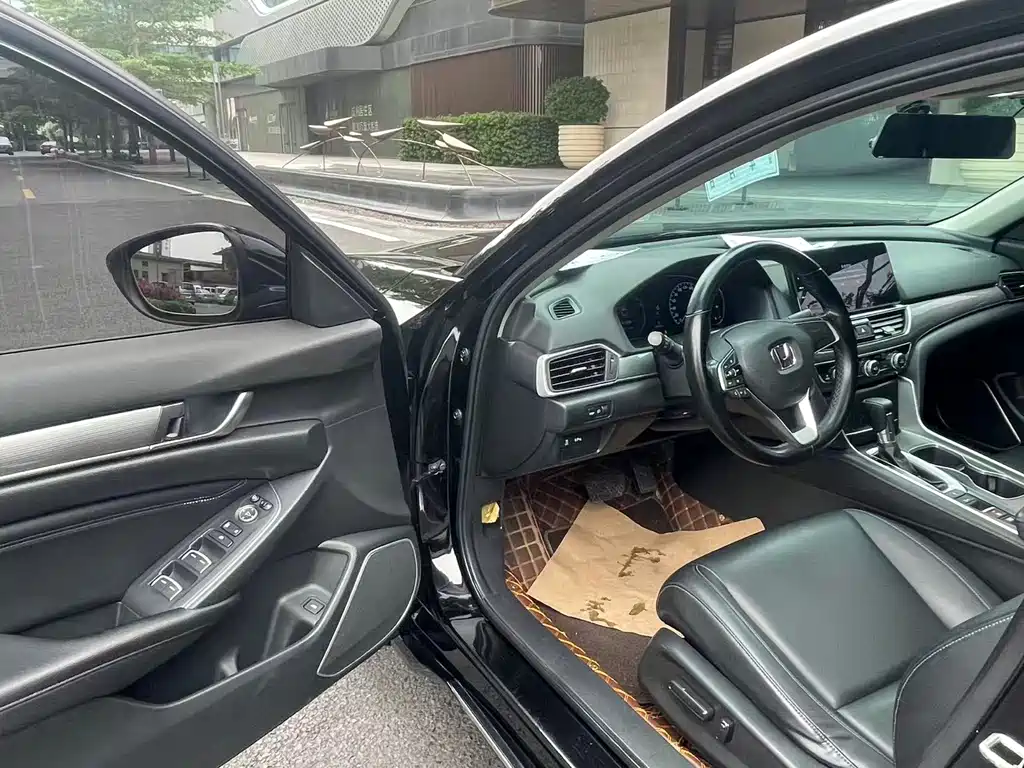 Honda Accord 2022 — фото 10